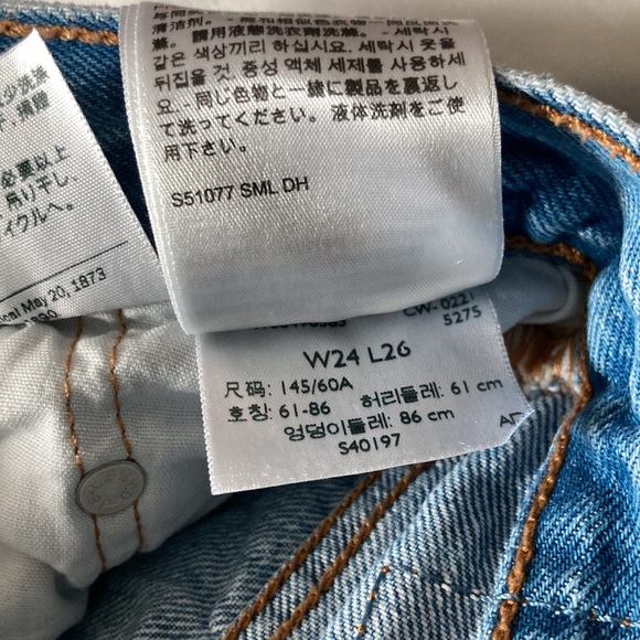 Levi’s✨Classic 501 Highrise/waistedButton fly Straight leg Jeans - price is firm - Picture 5 of 5